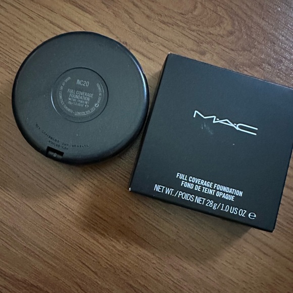 MAC Cosmetics FULL COVERAGE foundation from MAC Pro NC20 RARE AND DISCO… - Picture 3 of 3